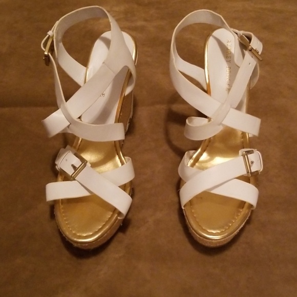 Shoes - Picture 2 of 4